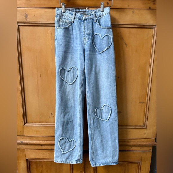 Heart Patched Low Rise Baggy Jeans - Light Wash - Picture 4 of 12